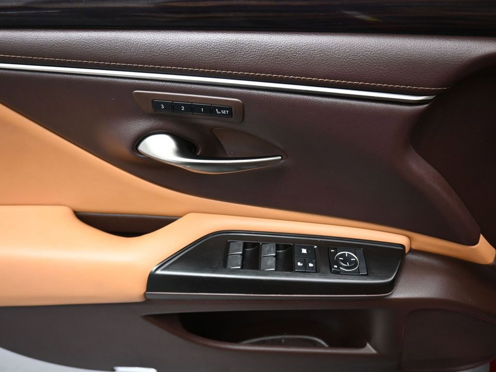 Used 2019 Lexus ES 350 w/ Premium Package image 10