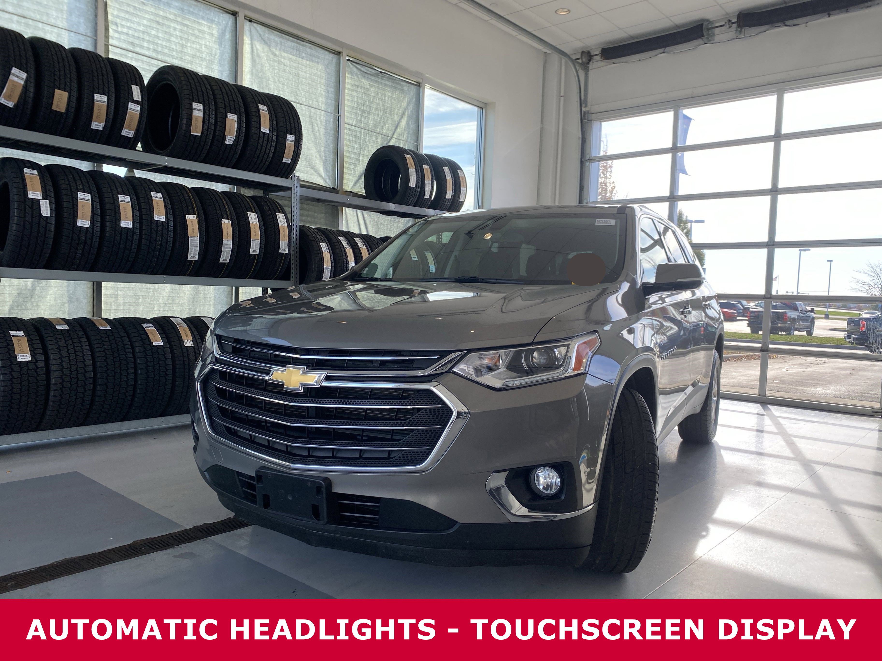 Used 2018 Chevrolet Traverse LT image 2