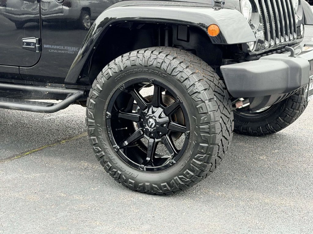 Used 2018 Jeep Wrangler Unlimited Sahara AWD/4WD image 7
