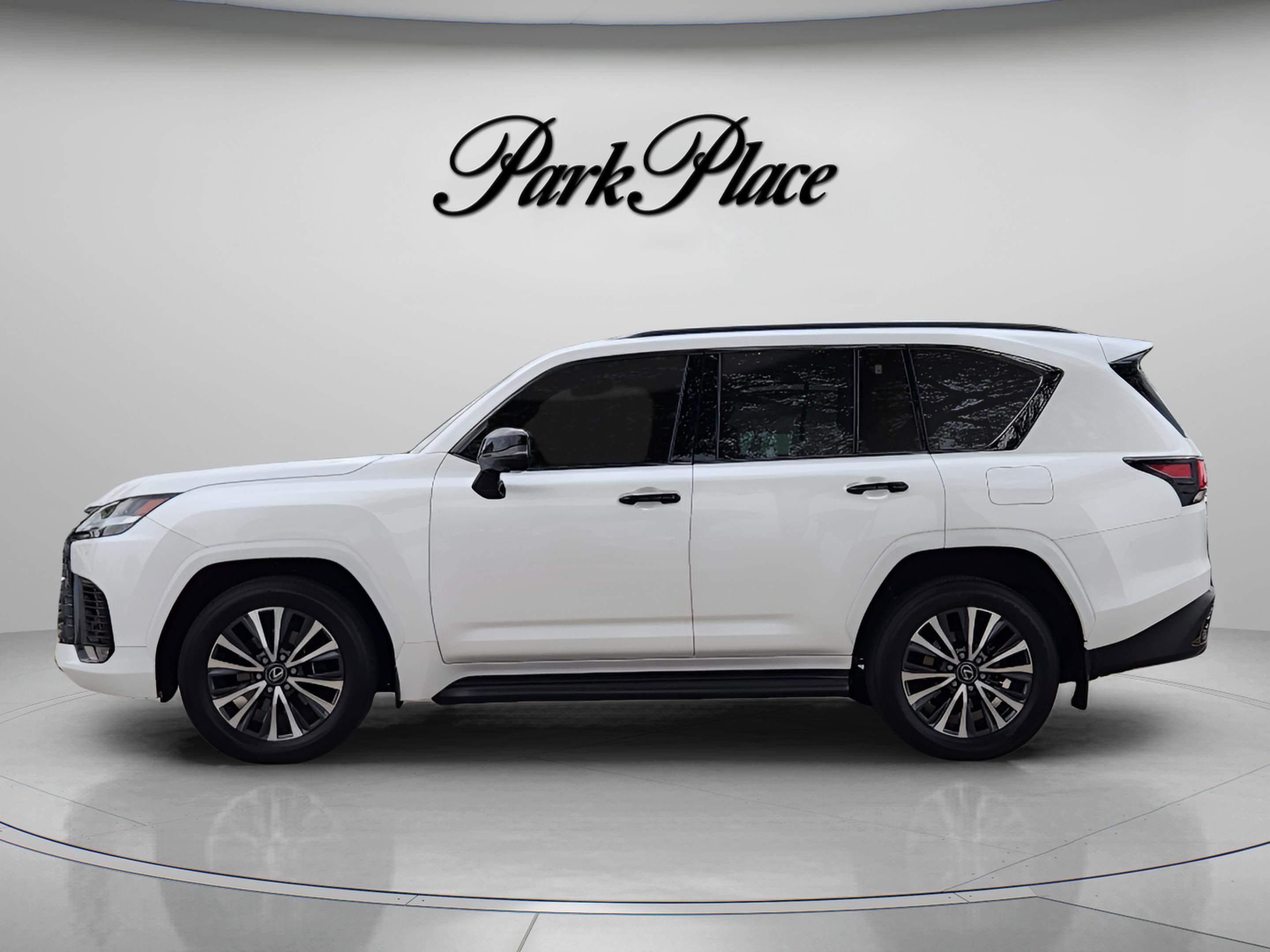 Used 2024 Lexus LX 600 4WD w/ Appearance Package image 2