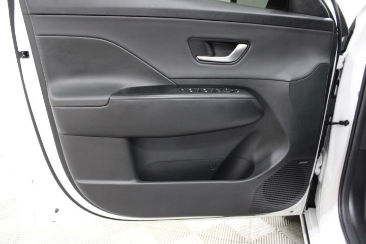 Used 2024 Hyundai Kona Limited FWD image 17