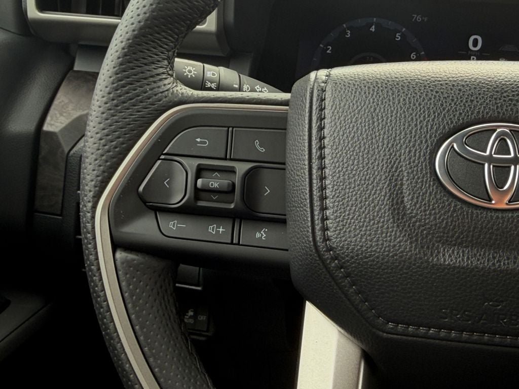 Used 2024 Toyota Tacoma Limited w/ Limited Package (LT) AWD/4WD image 15