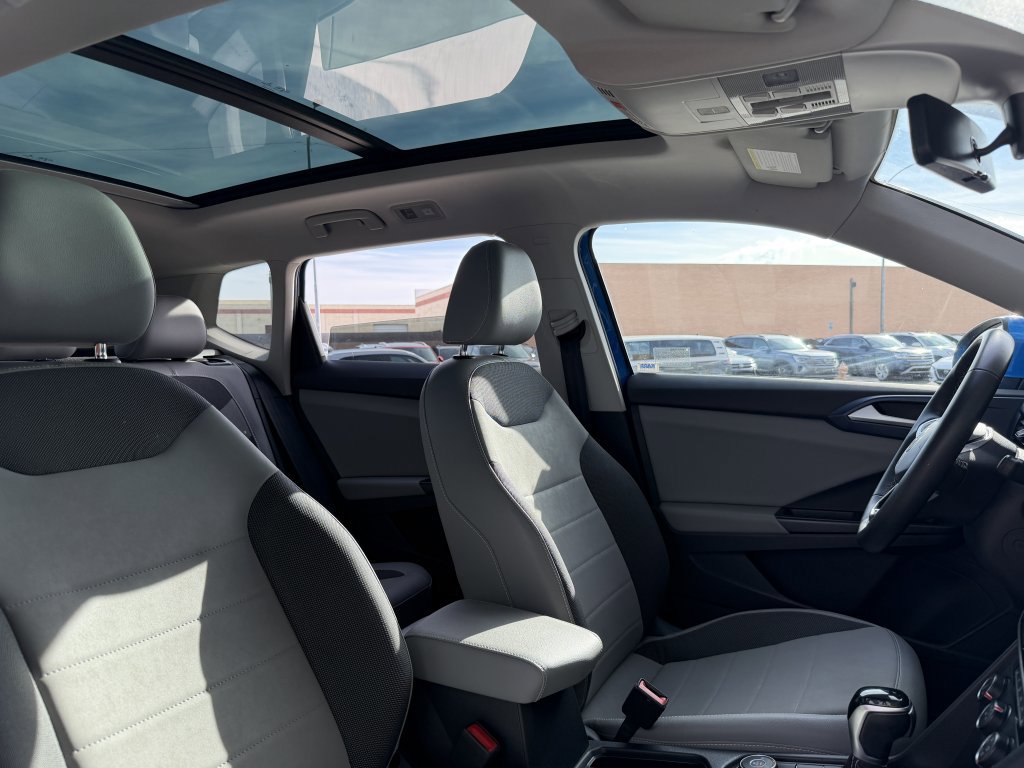 Used 2022 Volkswagen Taos SE w/ Panoramic Sunroof Package AWD/4WD image 40