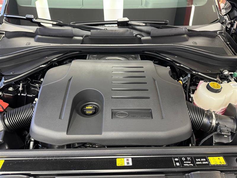 Used 2025 Land Rover Range Rover SE image 30