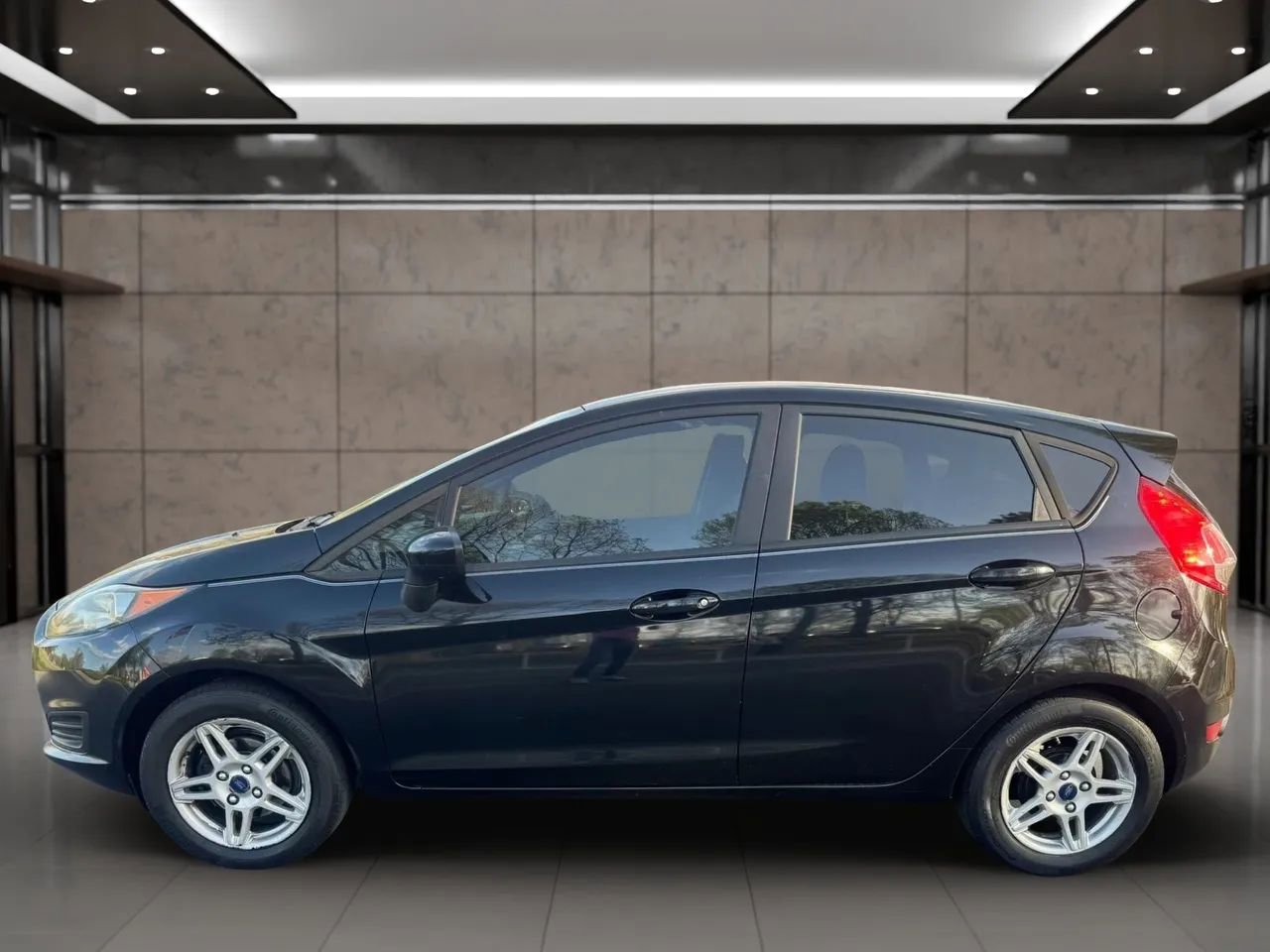 Used 2018 Ford Fiesta SE image 5