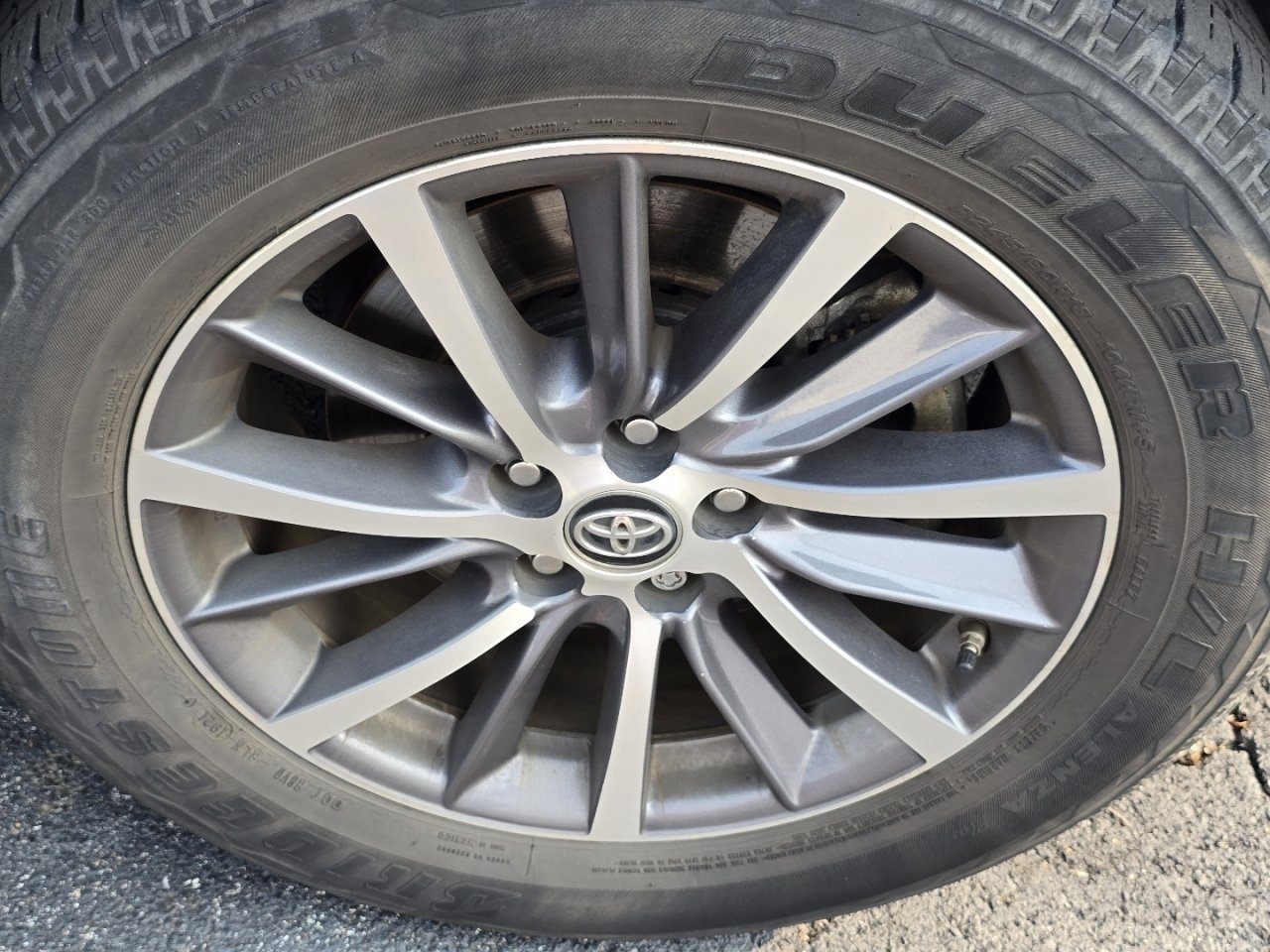 Used 2019 Toyota Highlander XLE FWD image 24