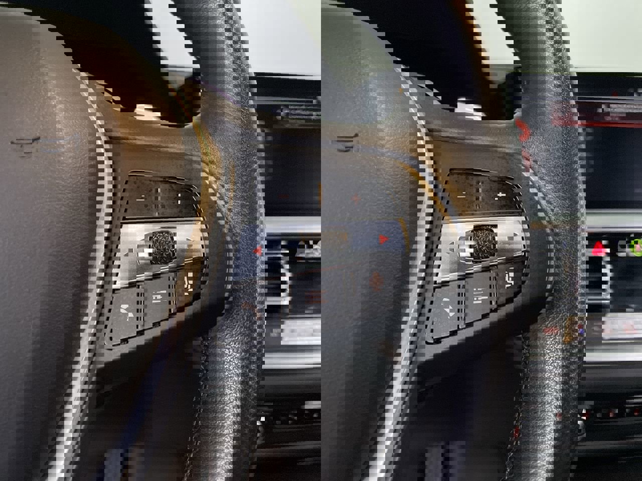 Used 2022 BMW 330i xDrive Sedan w/ Driving Assistance Package image 27