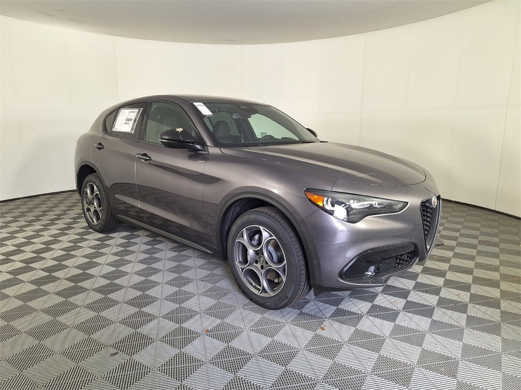 New 2025 Alfa Romeo Stelvio Sprint w/ Convenience Package image 2