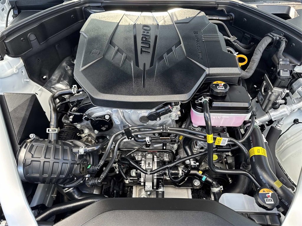 Used 2025 Genesis G70 2.5T image 21