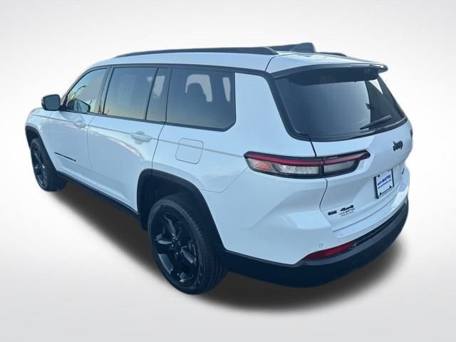 Used 2023 Jeep Grand Cherokee L Limited w/ Luxury Tech Group II image 3