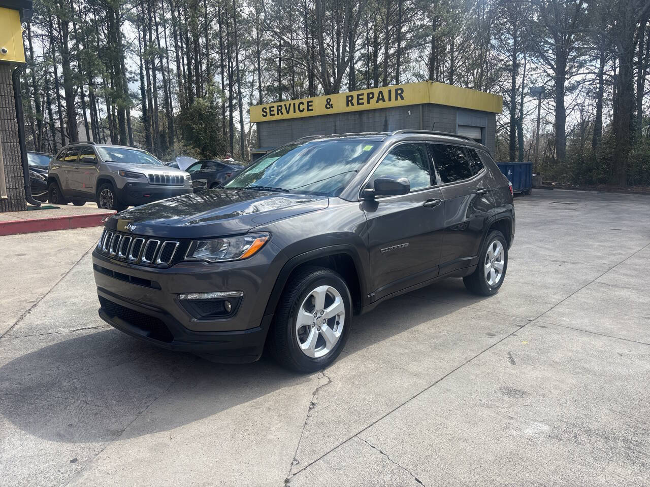 Used 2018 Jeep Compass Latitude w/ Popular Equipment Group AWD/4WD image 2