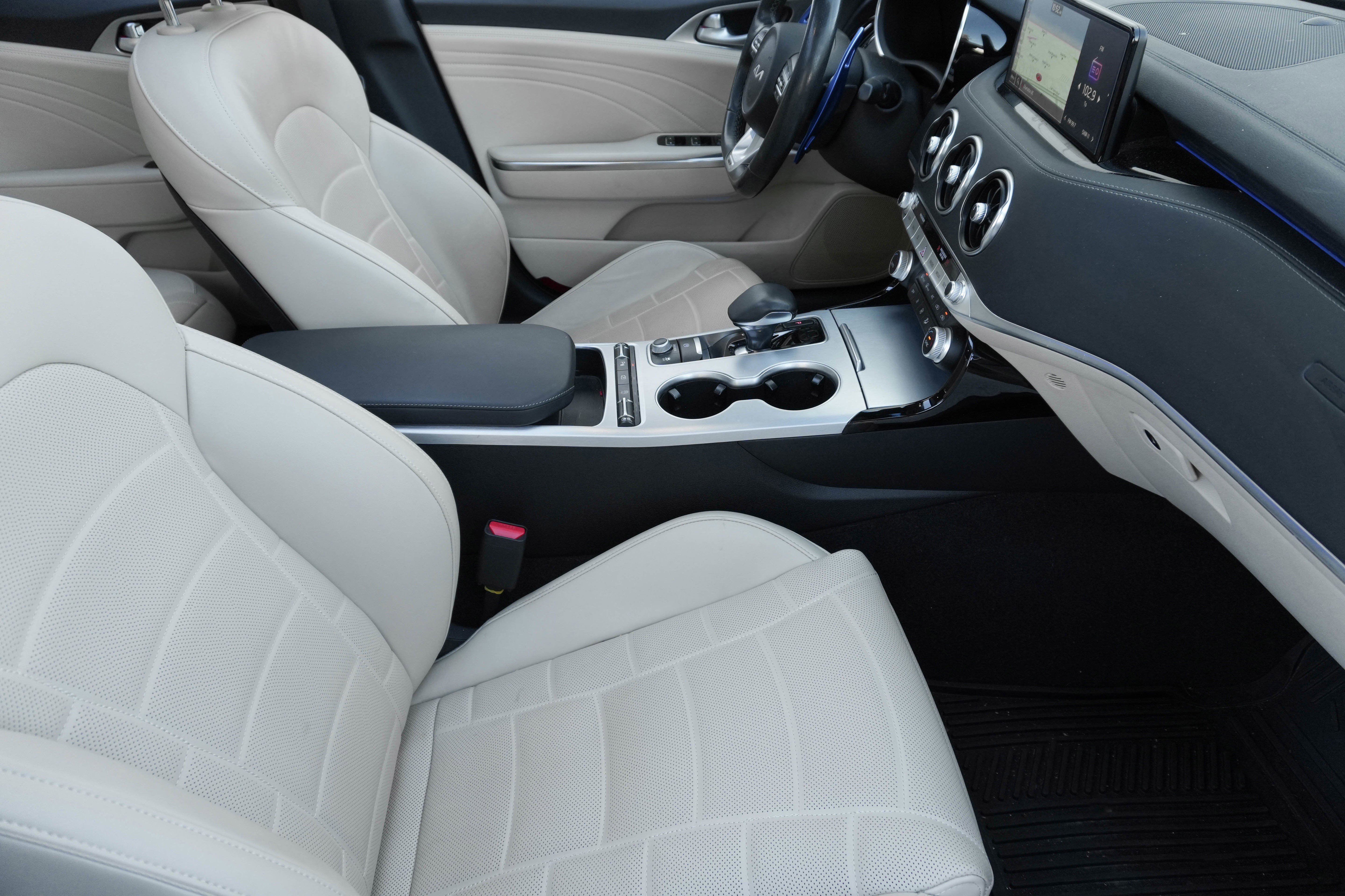 Used 2023 Kia Stinger GT2 image 11