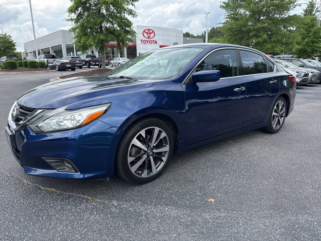 Used 2016 Nissan Altima 2.5 SR FWD image 1
