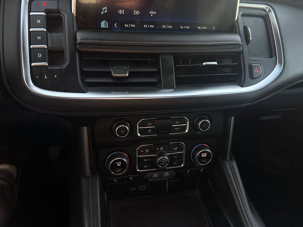 Used 2022 Chevrolet Suburban Z71 w/ Luxury Package image 17