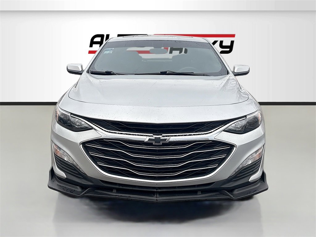 Used 2020 Chevrolet Malibu LT image 2