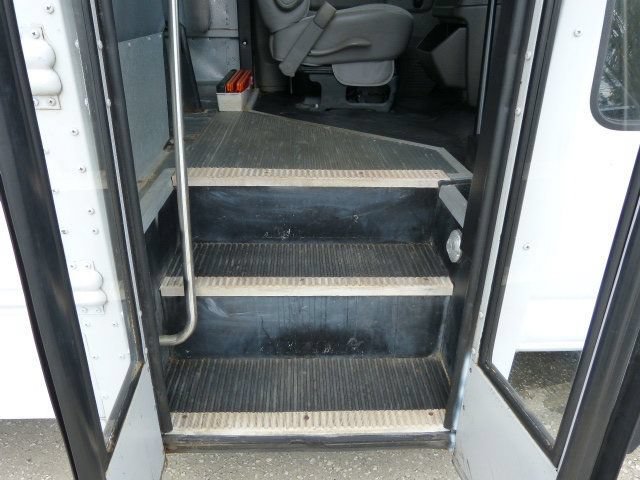 Used 2007 Chevrolet Express 3500 w/ School Bus Package RWD image 18