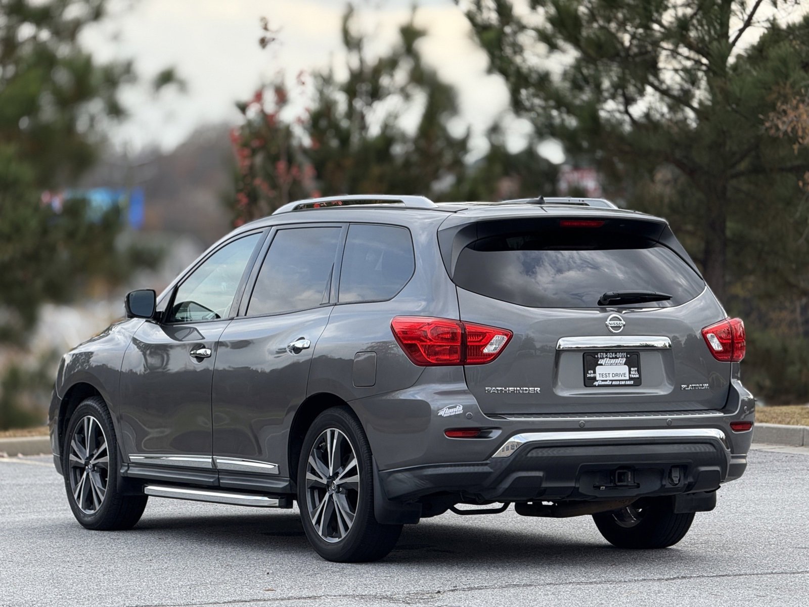 Used 2018 Nissan Pathfinder Platinum image 9