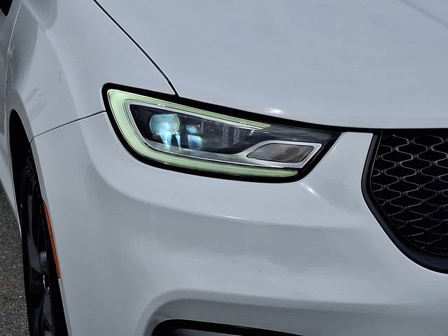 Used 2025 Chrysler Pacifica Limited image 9