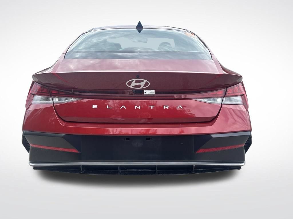 Used 2025 Hyundai Elantra SEL FWD image 13
