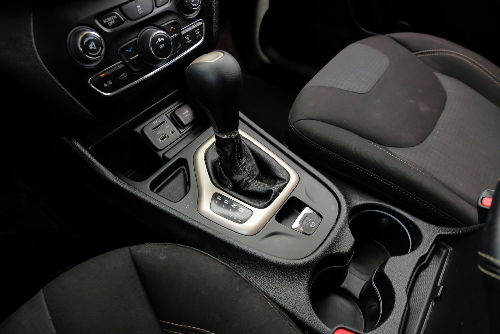 Used 2017 Jeep Cherokee Latitude w/ Safety/Convenience Group image 24