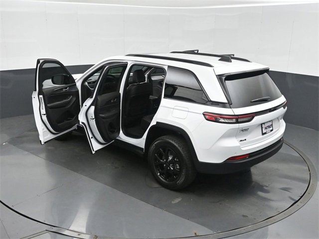 New 2025 Jeep Grand Cherokee Altitude image 44