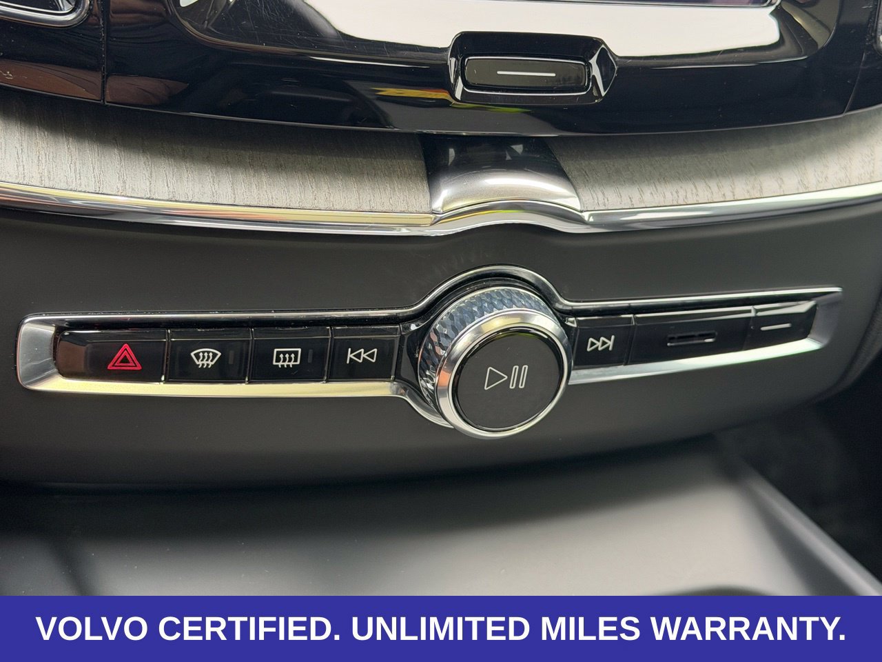 Certified 2025 Volvo XC60 B5 Plus AWD/4WD image 28