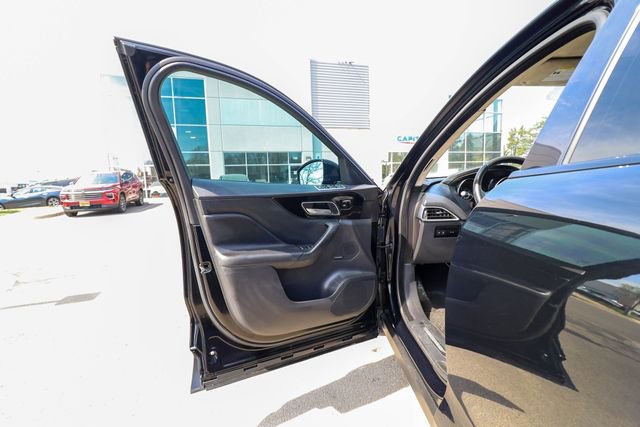 Used 2020 Jaguar F-PACE Premium image 35