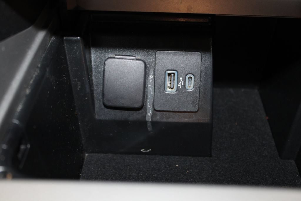 Used 2021 Ford Explorer Limited w/ Equipment Group 301A RWD image 47