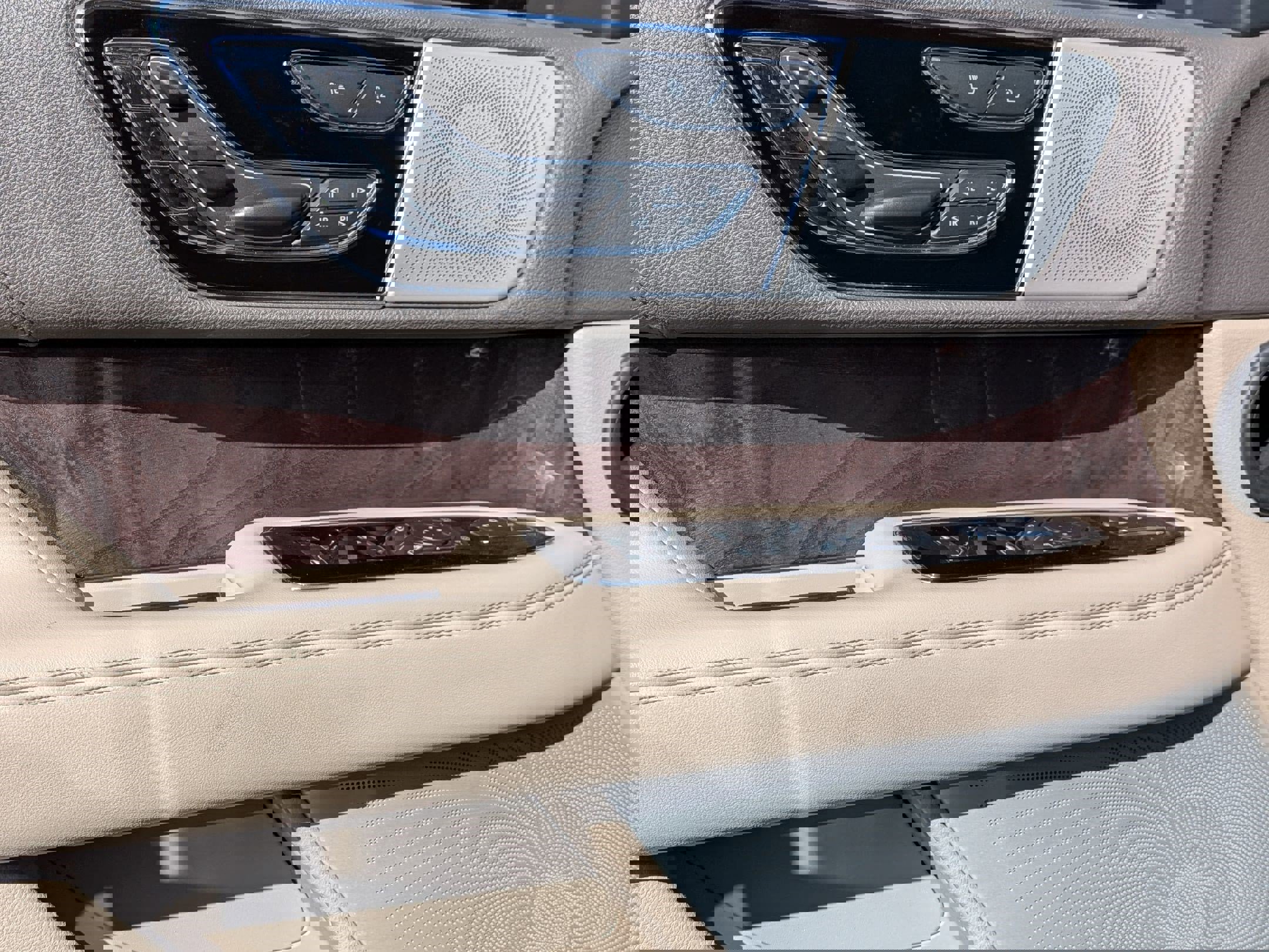 Used 2022 Lincoln Navigator Reserve AWD/4WD image 12