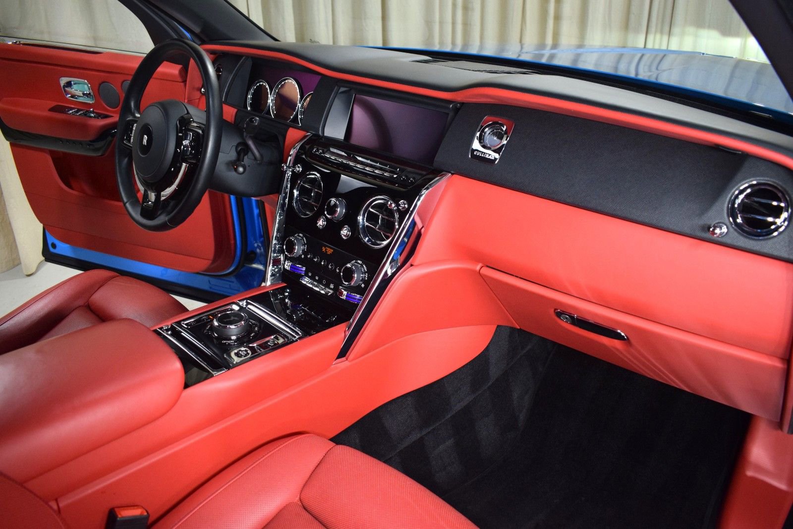 Certified 2022 Rolls-Royce Cullinan w/ Dynamic Package image 26