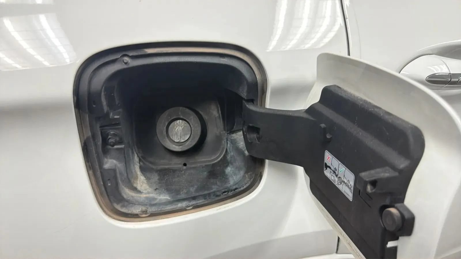 Used 2017 Buick Envision Essence FWD image 29