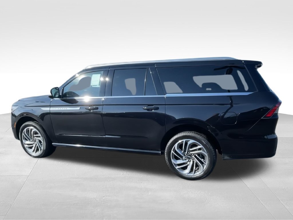 New 2026 Lincoln Navigator L Reserve AWD/4WD image 5