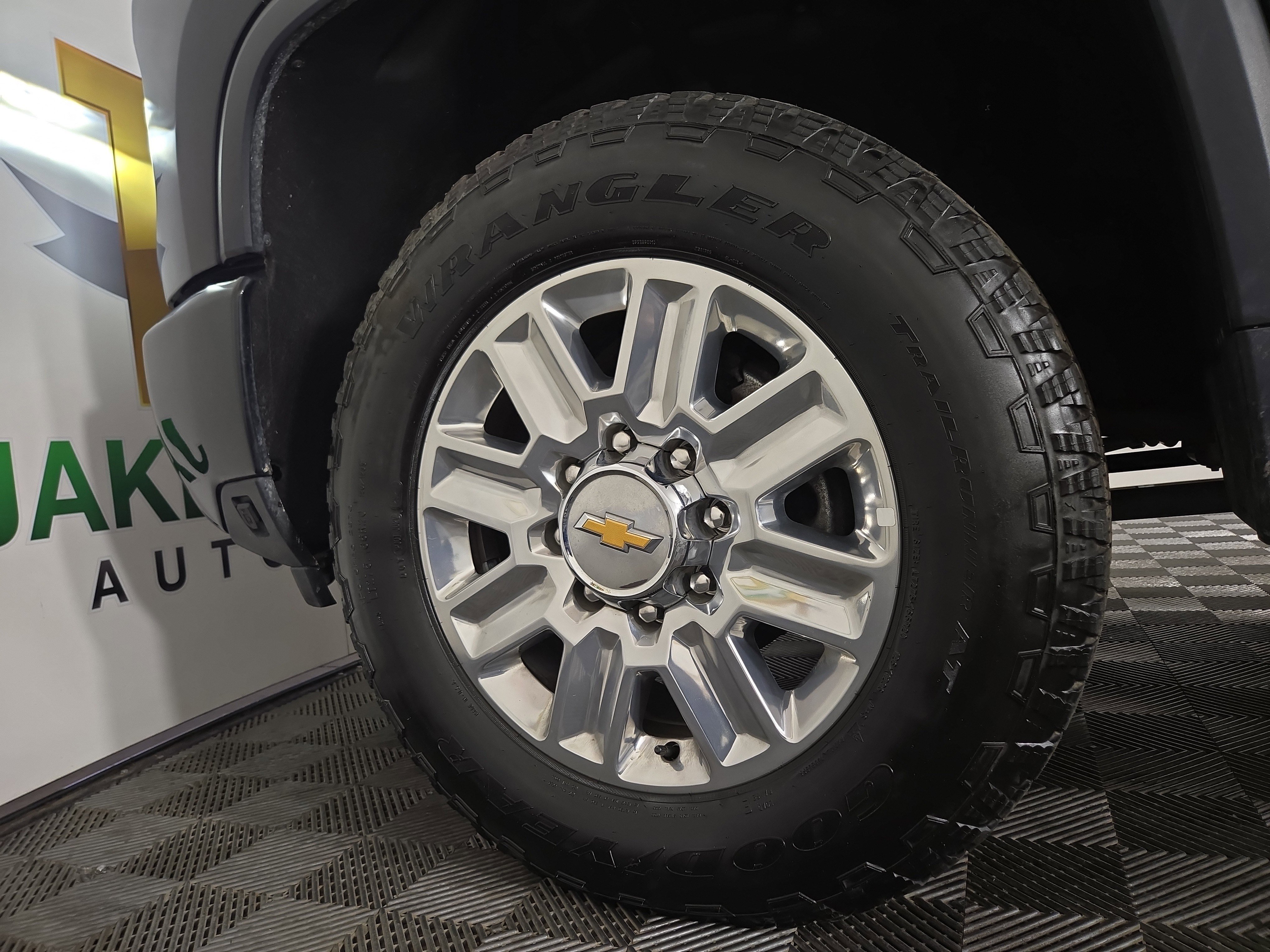 Used 2025 Chevrolet Silverado 3500 High Country w/ Technology Package image 32