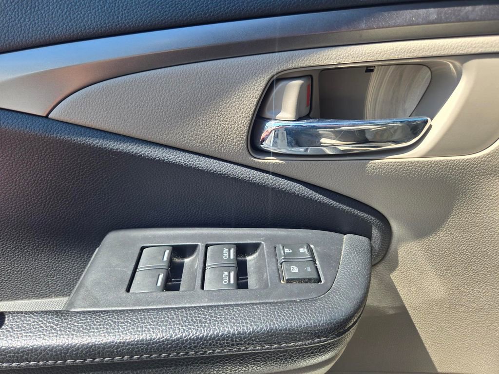 Used 2017 Honda Pilot EX image 12