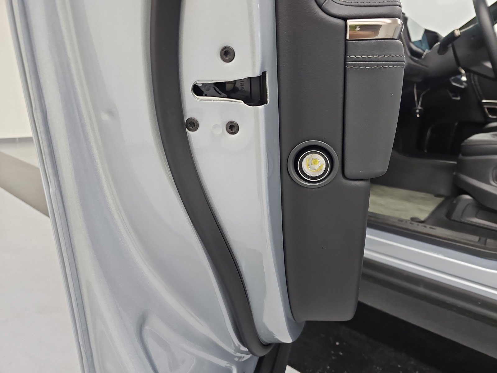 Used 2024 Rivian R1T Adventure AWD/4WD image 30