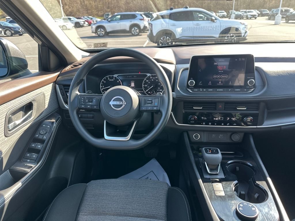 Used 2023 Nissan Rogue SV image 25