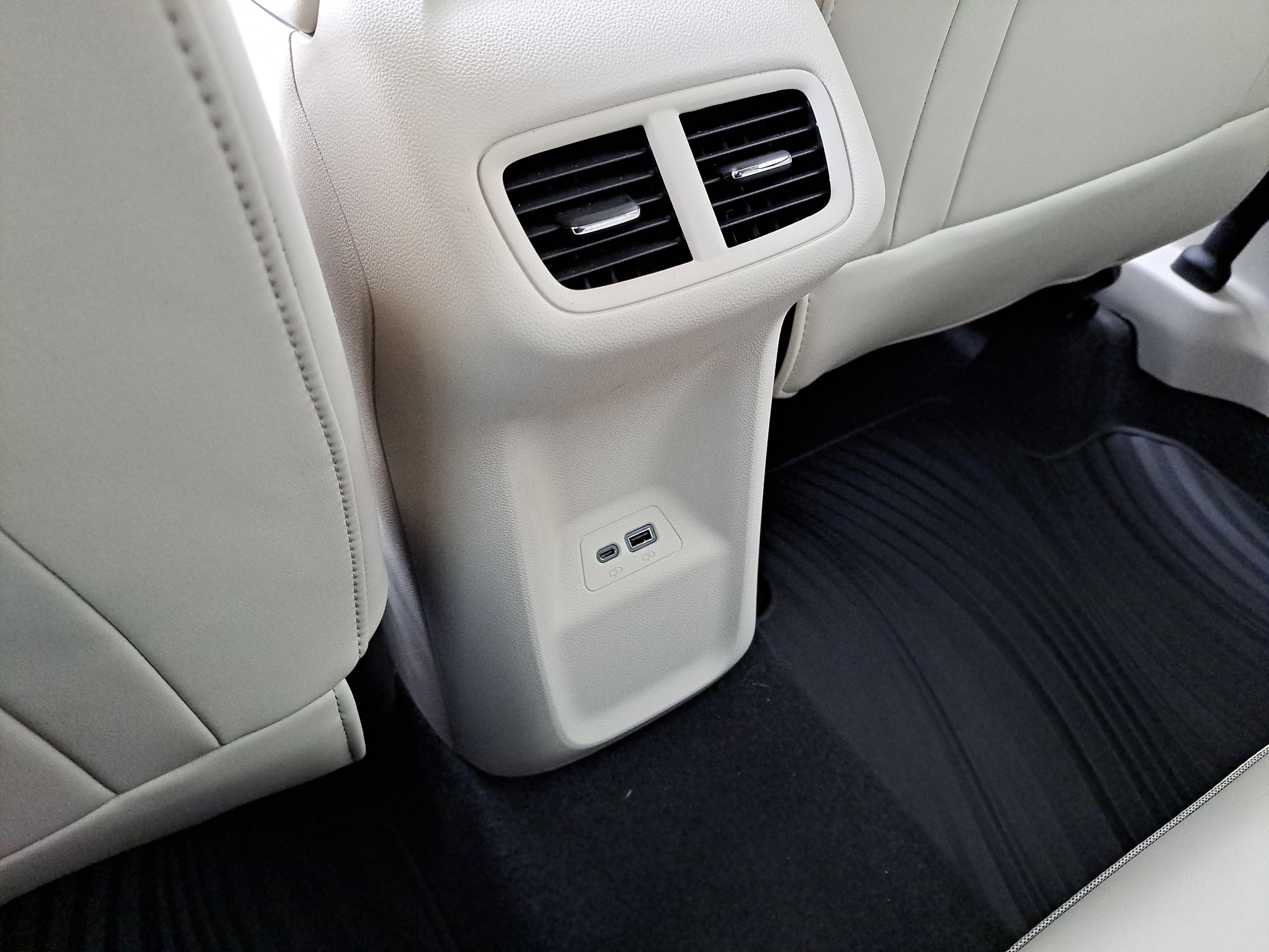 Used 2022 Buick Envision Essence w/ Technology Package I image 9