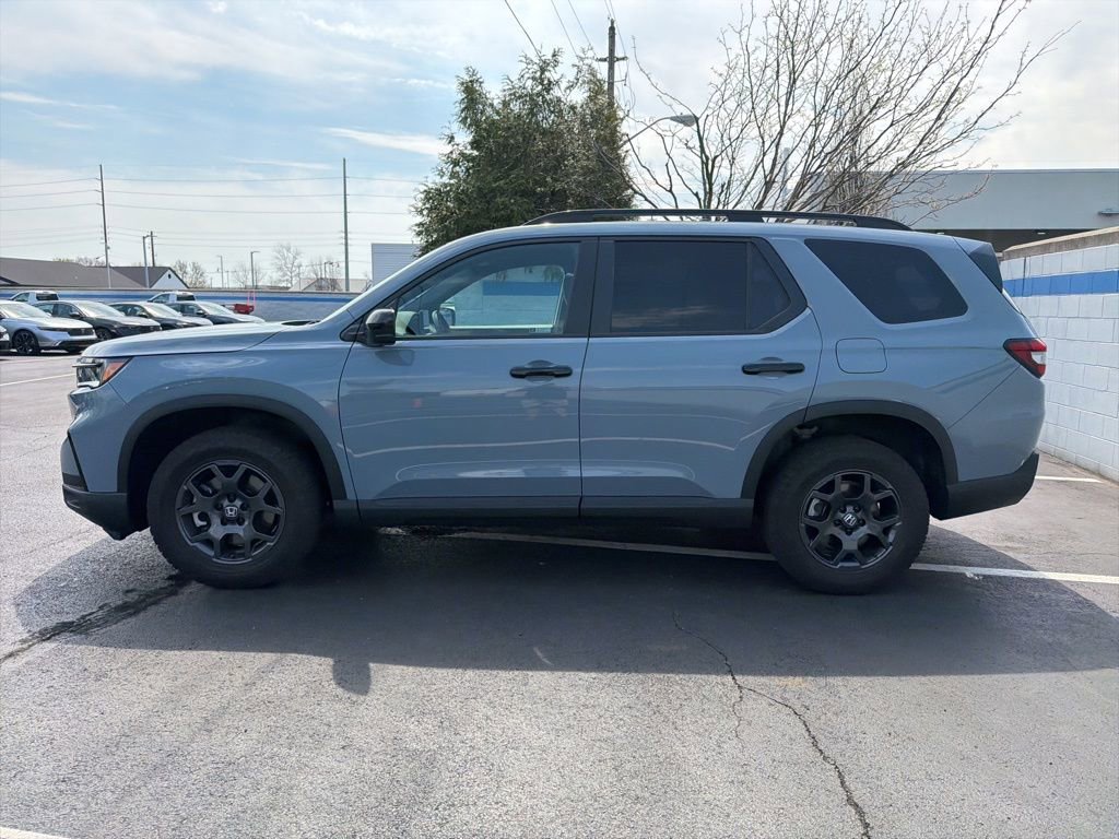 Used 2023 Honda Pilot TrailSport image 2