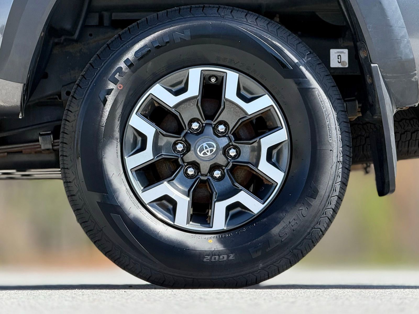 Used 2019 Toyota Tacoma TRD Off-Road w/ Technology Package image 18