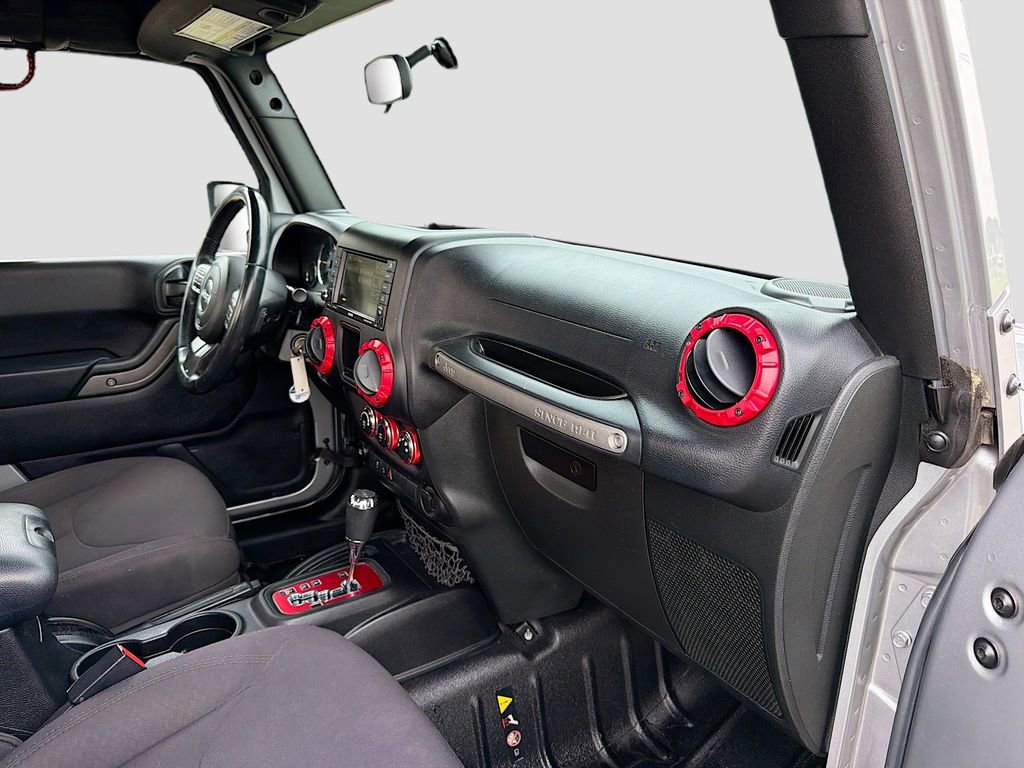 Used 2015 Jeep Wrangler Sport w/ Connectivity Group AWD/4WD image 28
