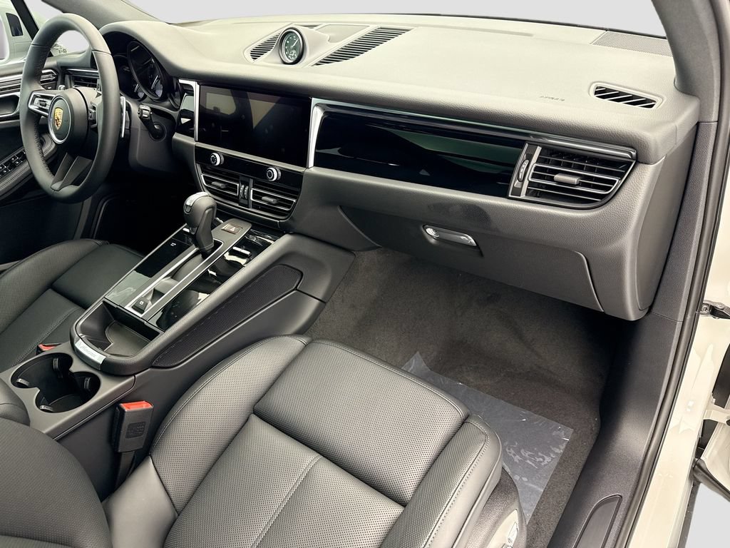 Used 2026 Porsche Macan AWD/4WD image 19