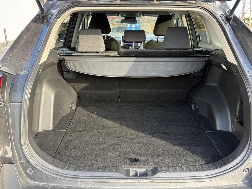Used 2025 Toyota RAV4 XLE image 4