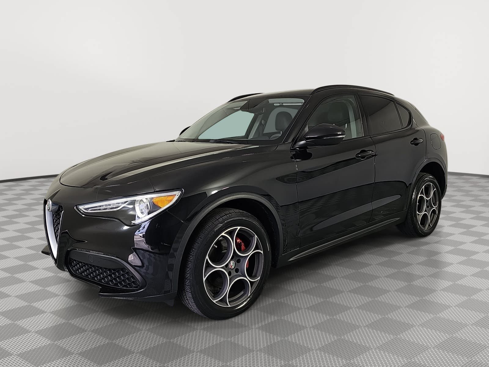 Used 2018 Alfa Romeo Stelvio Sport w/ Quick Order Package 22J Sport AWD/4WD image 4
