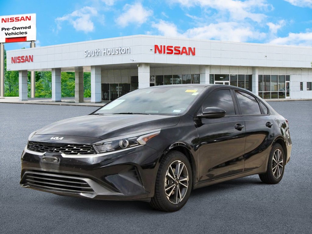 Used 2024 Kia Forte LXS image 2