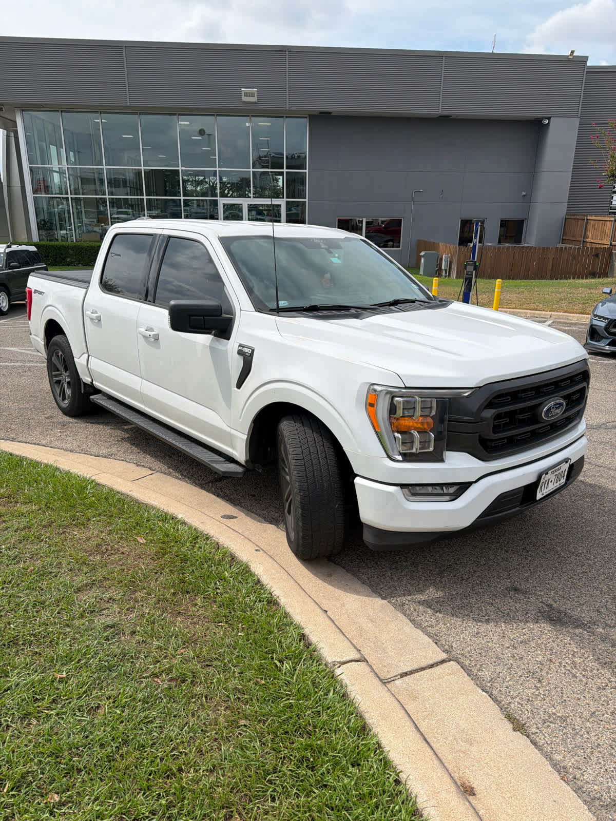 Used 2022 Ford F150 XLT w/ Equipment Group 302A High RWD image 2