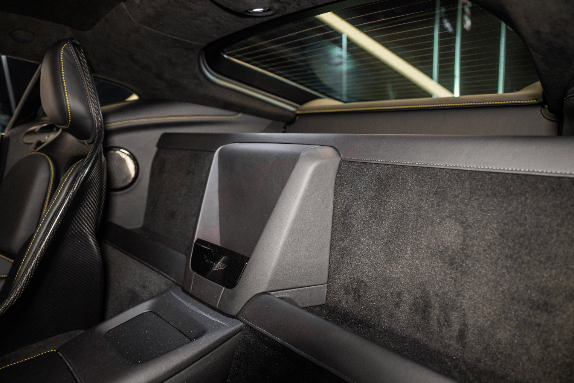 Used 2025 Aston Martin V8 Vantage Coupe image 14