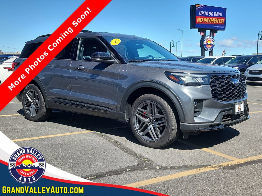 Used 2025 Ford Explorer ST-Line w/ ST-Line Street Pack image 1