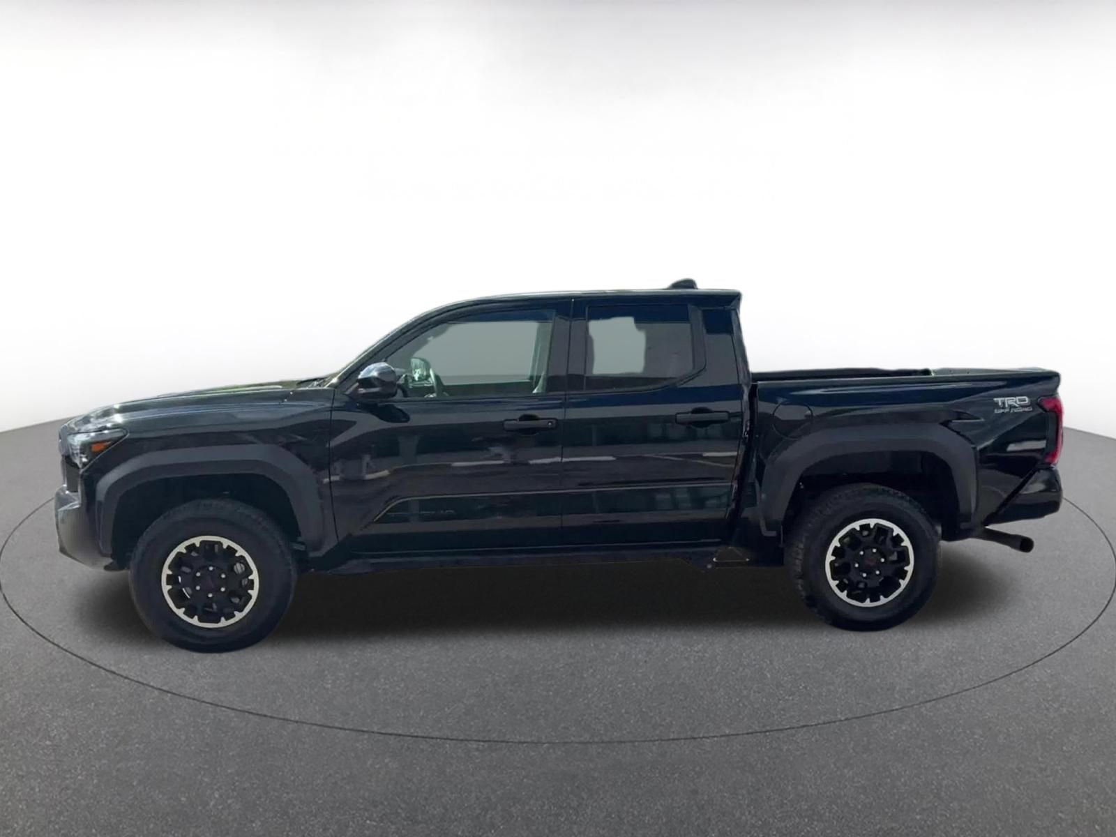 Used 2025 Toyota Tacoma TRD Off-Road AWD/4WD image 9