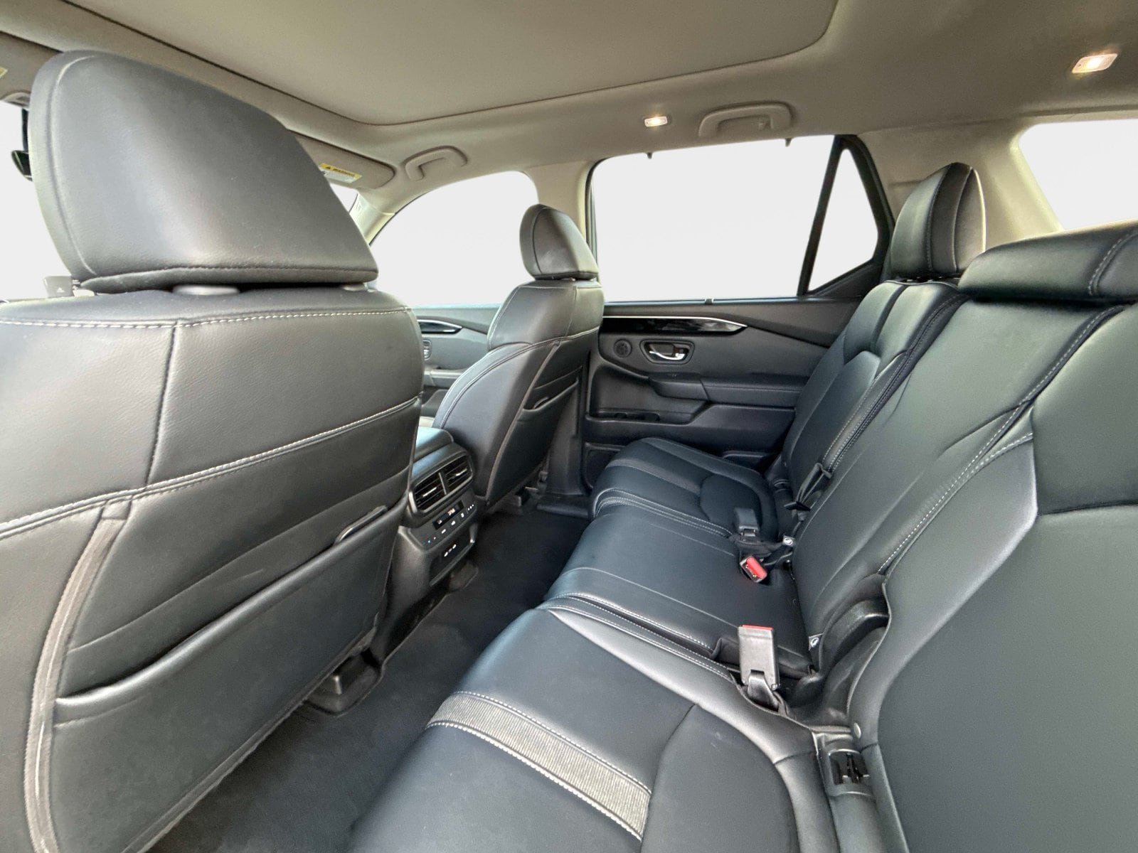 Used 2024 Honda Pilot Touring image 19