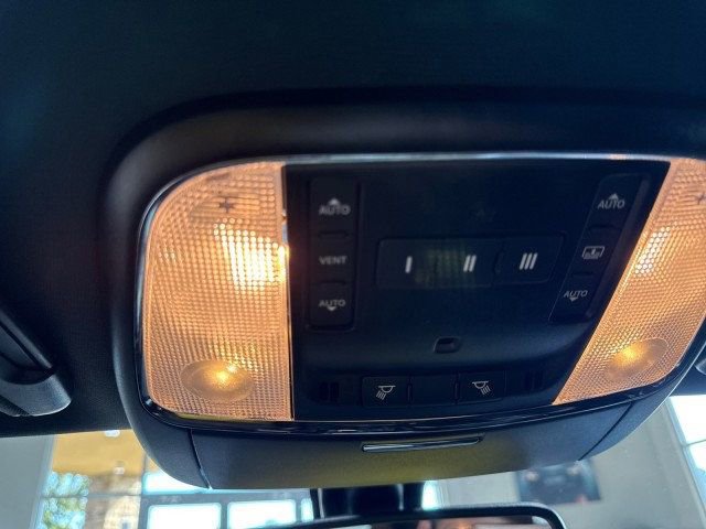 Used 2023 Chrysler 300 S image 23